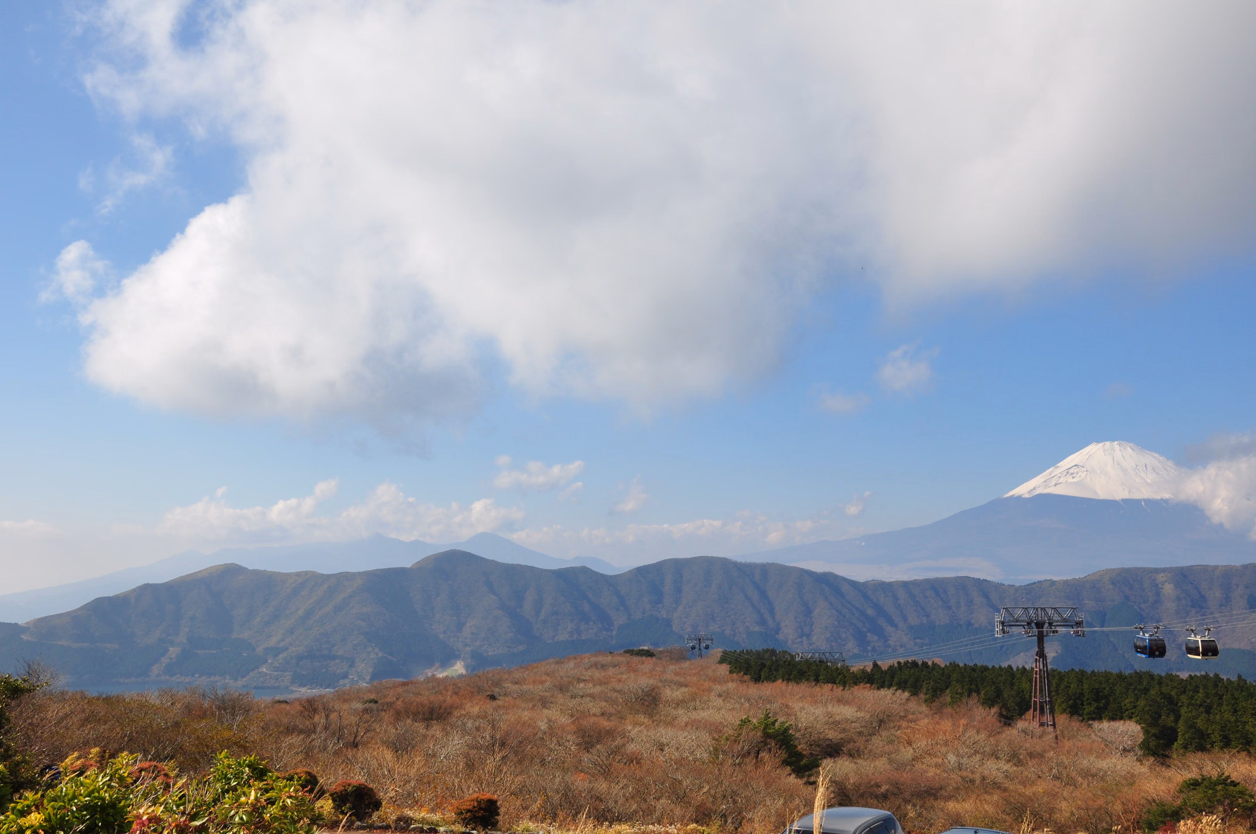 Mount Fuji, a Hakone Ropeway gondola, and Lake Ashi all visible in one wide frame