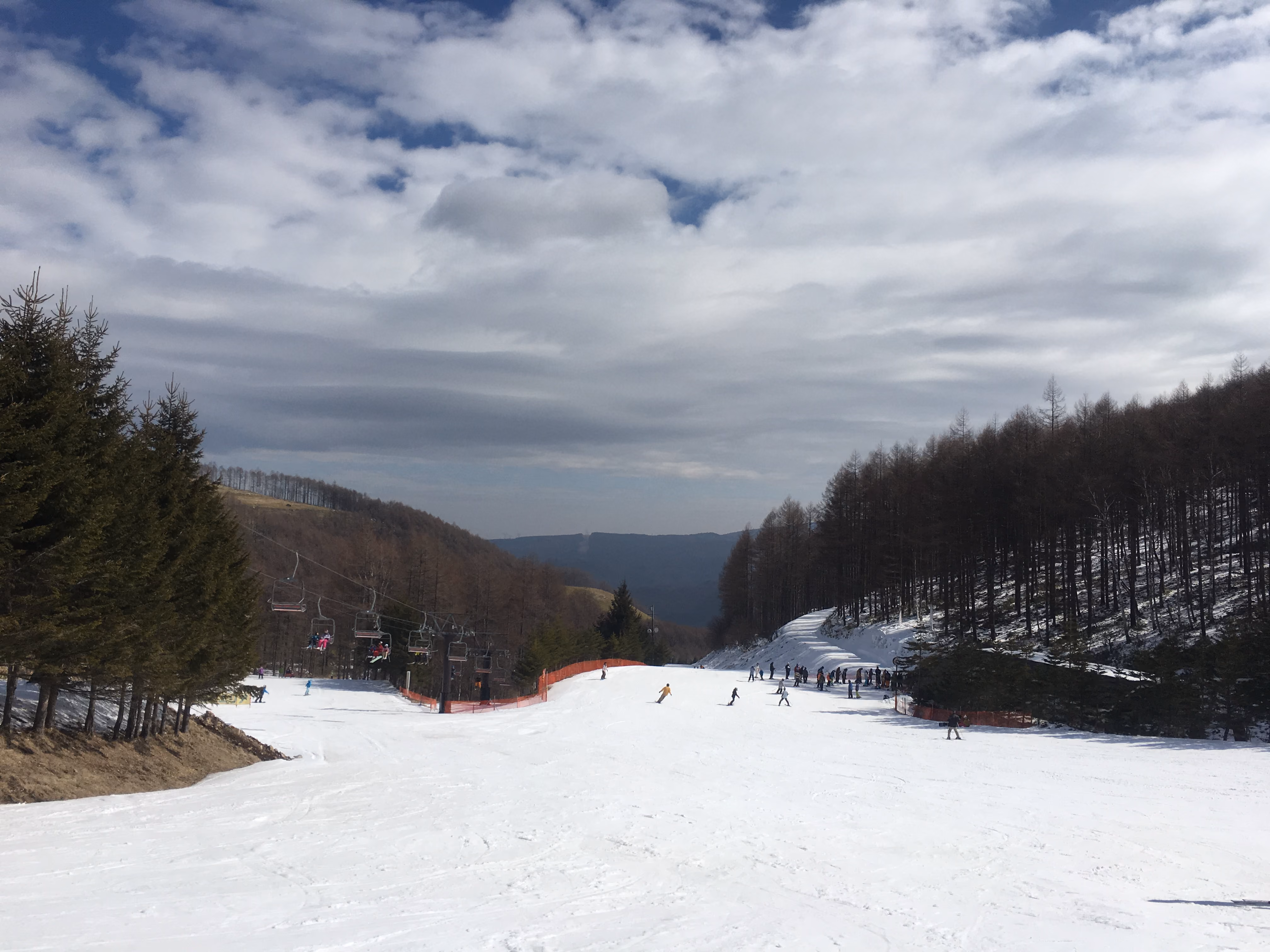 A snow-covered ski run in Nagano mid-morning
