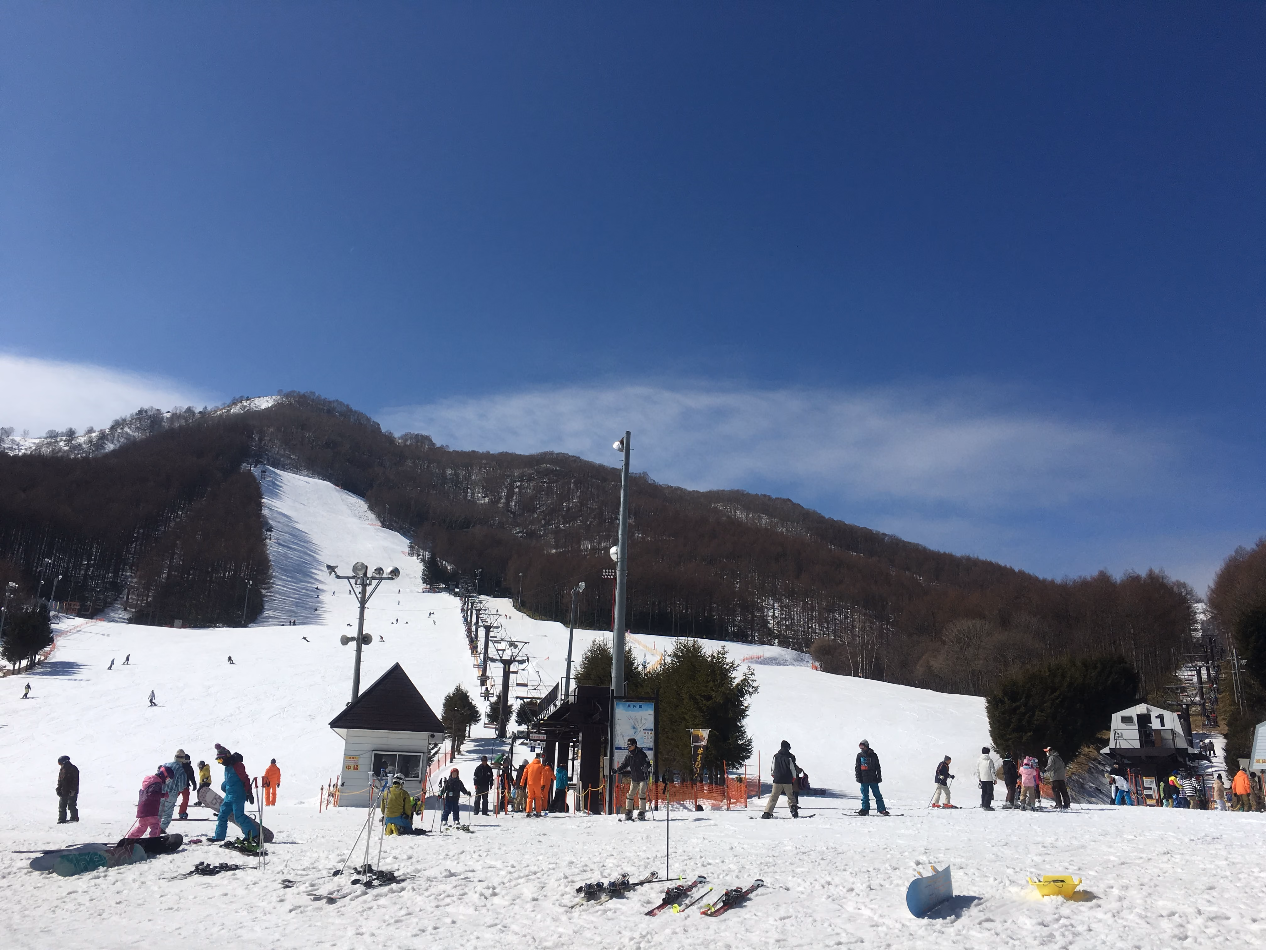 A ski slope scene in Nagano at mid-morning